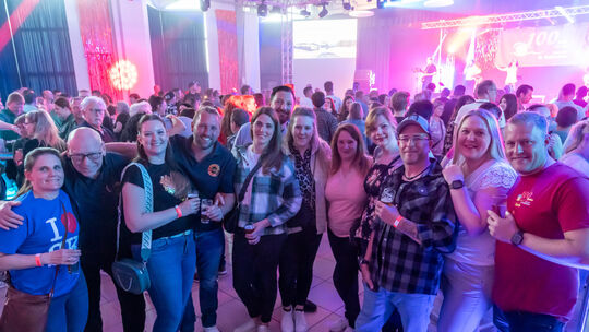 Die Gäste brachten gute Laune für den 100. Geburtstag der Freiwilligen Feuerwehr St. Katharinen mit.