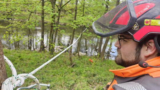 Es war eine aufwendige Aktion zum Erhalt der Pappelallee entlang der Nahe. Die Zugseile für die Messung mussten auf der anderen