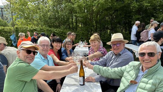 Die Motivation dieser Gruppe aus Sankt Goar steigt mit jedem Glas Wein an.
