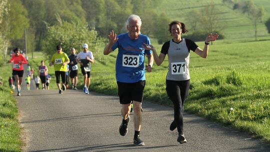 Tolle Kulisse, perfekte Bedingungen: Beim Bodener Brinkenlauf strahlten die Läufer mit der Sonne um die Wette.