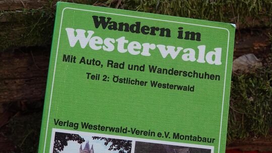 Früher gab der Westerwald-Verein sogar dicke Bücher zu seinen Wanderwegen heraus. Jetzt muss er mangels Wegewarten etwas die Häl