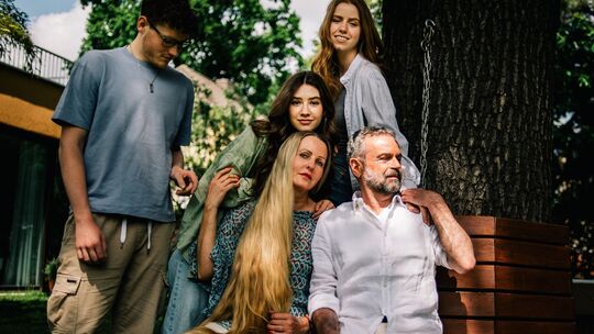 Familienportrait unter Eiche