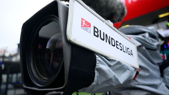 TV-Kamera bei Bundesliga-Spiel