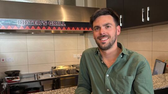 «Dieters Grill» - Nairobis erster Currywurst-Imbiss