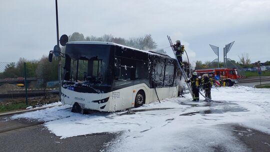 Anfang April rückte die Andernacher Feuerwehr erneut aus, um einen in Flammen stehenden Linienbus zu löschen. Innerhalb eines Ja