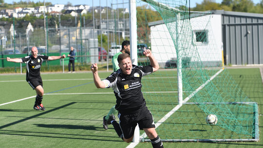 Derbysieger dank Yannik Altmanns Tor zum 1:2 im letzten Moment: Die SG Altendiez/Gückingen behielt beim Kreispokal-Finalisten am