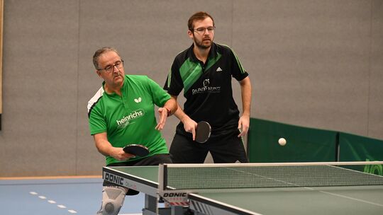 Der SV Beltheim um Lothar Kaster (links) und Fabian Michel verpasste beim 5:5 in Windesheim den notwendigen Sieg und muss in die