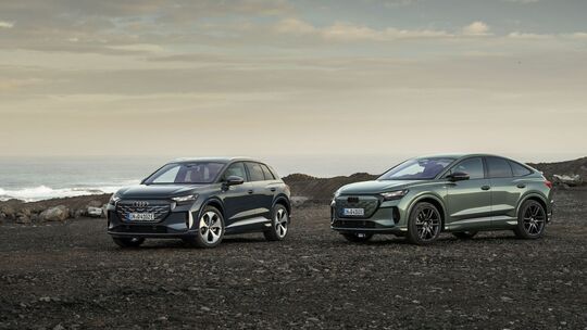 Q4 e-tron (l) und Q4 Sportback e-tron von Audi
