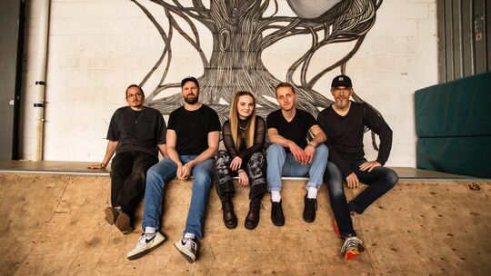 Die Band Midnight Falling startet durch. Ein erstes Album ist erschienen.