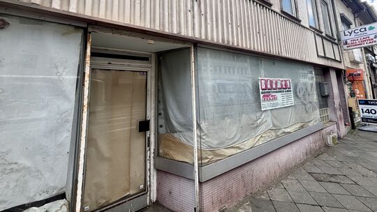 Seit mehr als zehn Jahren steht dieses Haus in der Wilhelmstraße nun schon leer. Kein allzu schöner Anblick.