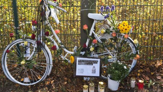 Mahnwache nach tödlichem Fahrradunfall Mahnwache nach tödlichem Fahrradunfall