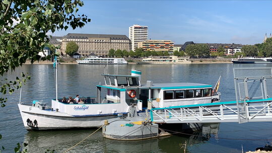 Das Schiff Schängel fährt nicht mehr über den Rhein. Den Betrieb hat das Unternehmen eingestellt, aus wirtschaftlichen Gründen.