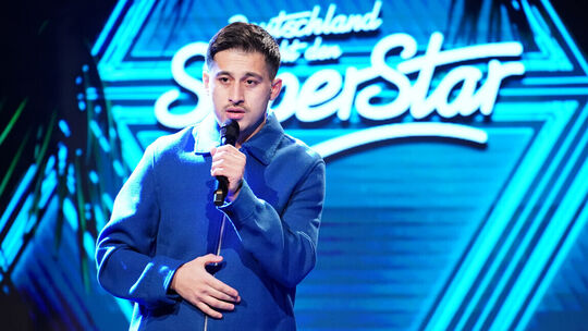 Abii Faizan performt im finalen Einzelsingen beim Recall in Rust. Mit ,Bruises' von Lewis Capaldi überzeugte er die Jury und kom