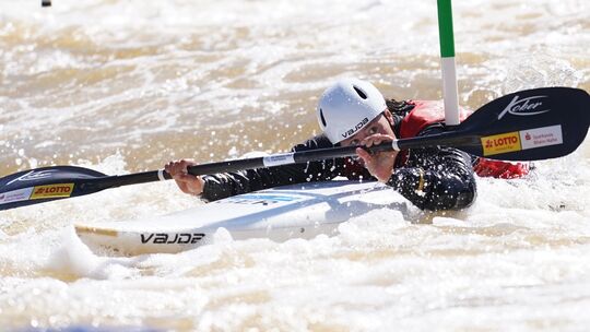 Auf Augenhöhe: Paulina Pirro vom KSV Bad Kreuznach hat die Torstange bei der nationalen Qualifikation genau im Blick.