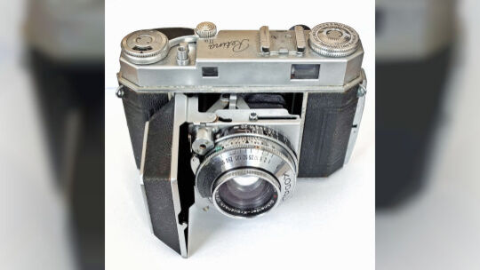 Diese Kamera, eine Kodak Retina IIa, war schon Anfang der 80er-Jahre ein "Altertümchen". Aber damit - und mit der Hilfe von Tina Diese Kamera, eine Kodak Retina IIa, war schon Anfang der 80er-Jahre ein "Altertümchen". Aber damit - und mit der Hilfe von Tina