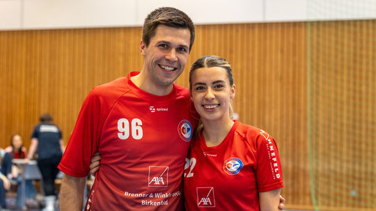 Sie verlassen die HSG Birkenfeld: Trainer Dominik Schwindling und Torjägerin Angelina Meiswinkel. Zum Abschluss gab es noch eine