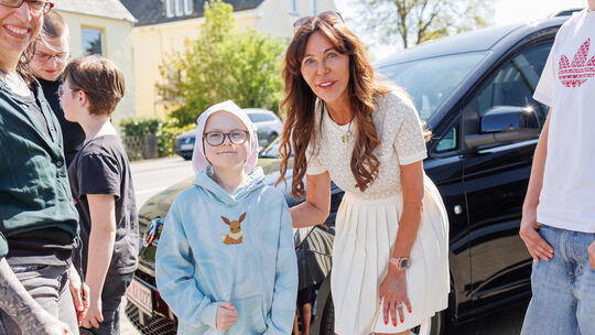 Mit einem neuen Fahrzeug unterstützt HELFT UNS LEBEN, die Hilfsorganisation der Rhein-Zeitung und ihrer Heimatausgaben, Familie