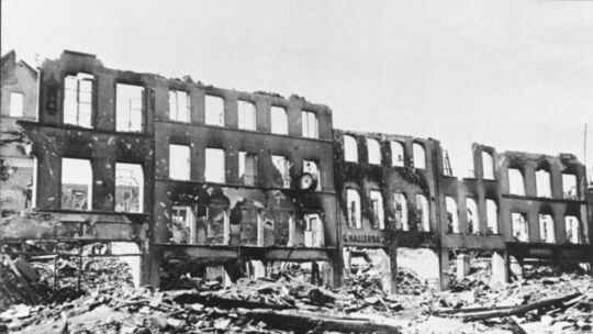Der Koblenzer Altstadtplatz Plan wurde durch die Luftangriffe 1944 stark beschädigt. Der Koblenzer Altstadtplatz Plan wurde durch die Luftangriffe 1944 stark beschädigt.