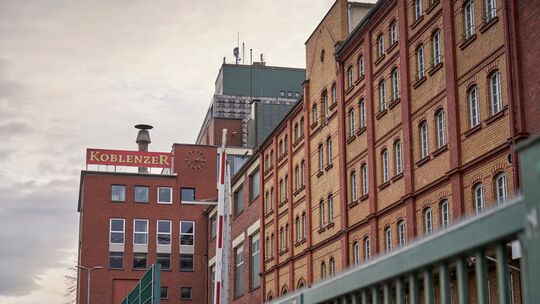 Im Januar 2024 stellte die Koblenzer Brauerei ihren Betrieb ein. Das Königsbacher Bier wurde fortan in Bitburg gebraut. Im Januar 2024 stellte die Koblenzer Brauerei ihren Betrieb ein. Das Königsbacher Bier wurde fortan in Bitburg gebraut.