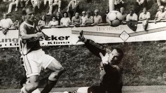 Die Fußballer des SC Idar-Oberstein stemmten sich um die Jahrtausendwende herum gegen die Größen des nationalen Fußballs. In die Die Fußballer des SC Idar-Oberstein stemmten sich um die Jahrtausendwende herum gegen die Größen des nationalen Fußballs. In die