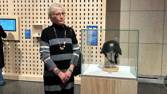 Mitte Februar übergab Ursula Wagner persönliche Gegenstände ihrer verstorbenen Tochter, darunter auch dieser Kampfhelm, ans Haus Mitte Februar übergab Ursula Wagner persönliche Gegenstände ihrer verstorbenen Tochter, darunter auch dieser Kampfhelm, ans Haus