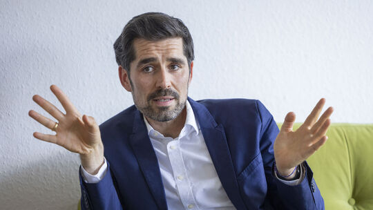 Bildungsminister Sven Teuber (SPD) gibt mitten in den Koalitionsverhandlungen mit der CDU keine gute Figur ab. Offenbar tanzt de