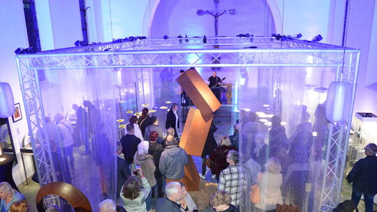 Bleibt die Filialkirche in Stipshausen ein Sakralgebäude oder wird daraus dauerhaft ein Zentrum für Kunst, wie es Georg Dräger v