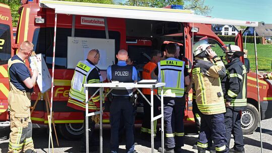 Die Bekämpfung des Schwelbrands im Keller der Puricelli-Schule Rheinböllen am 23. April fordert gute Absprachen zwischen den Ein