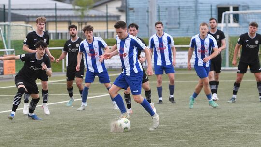 Wirges um Steffen Klöckner (In Blau-Weiß, am Ball) ist auf der Suche nach der Form, zuletzt gab es drei Niederlagen in Folge, am