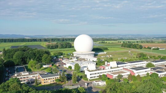 Mithilfe des Großradars Tira in Wachtberg kann die Flugbahn von Objekten im erdnahen Weltall erfasst werden.