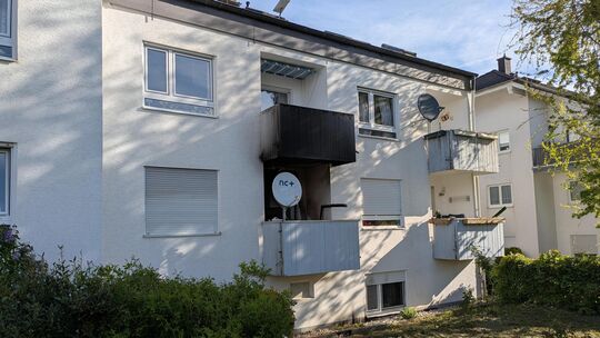 Am frühen Dienstagmorgen brannte ein Balkon eines Mehrfamilienhauses in Altendiez.