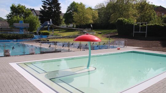Das neue Lehrschwimmbecken lädt bereits zum Planschen ein.