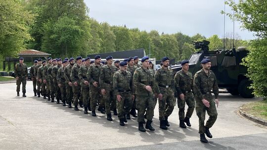Die 5. Kompanie beim Einmarsch auf den Major-Tholi-Platz.