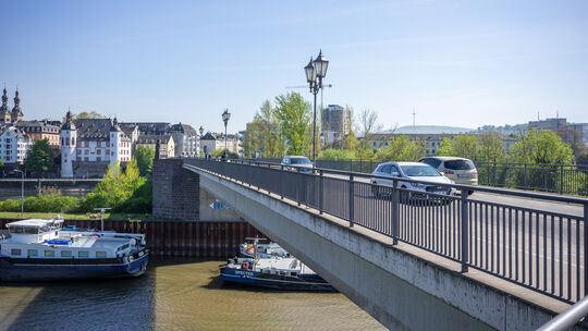 Die Balduinbrücke in Koblenz ist eine wichtige Verbindung zwischen Innenstadt und den Stadtteilen Lützel, Neuendorf und Wallersh