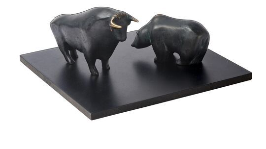 Die berühmten Bronzeskulpturen von Bulle und Bär des Bildhauers Reinhard Dachlauer symbolisieren seit 1988 vor der Frankfurter B