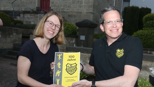 Annika Henkel und Thorsten Leich haben die Festzeitschrift gestaltet. Die Chronik hat Rudi Merten, eine verkürzte Form davon hat