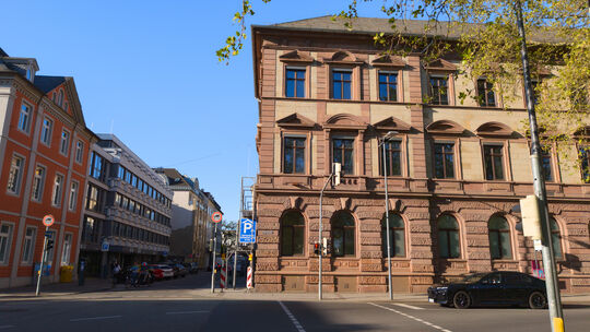 In der ehemaligen Alten Oberpostdirektion in Koblenz sollte das Luxusbauprojekt Clemens-Carré verwirklicht werden. Das Gebäude i