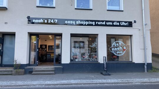 Im 24-Stunden-Shop "Noah's" an der Treiser Brückenstraße ist ein Automat am vergangenen Samstag mit einer Axt zertrümmert worden