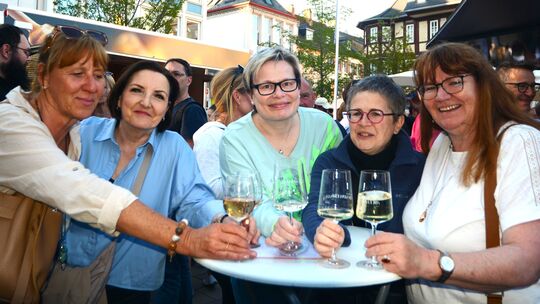 Der Feierabendmarkt auf dem Bad Kreuznacher Kornmarkt war auch bei seiner zweiten Auflage am 23. April mit DJ Anthony gut besuch