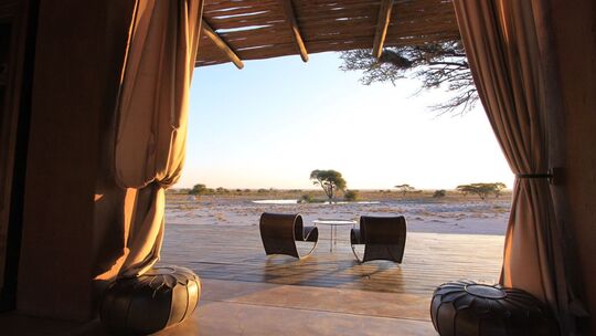 Blick aus einer Lodge auf die Landschaft Namibias