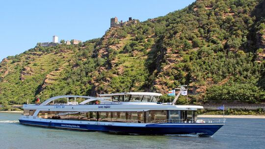 Schiffe der Loreley-Linie fahren eigentlich Tausende Touristen durchs Mittelrheintal. Nun könnten sie für Pendler eine willkomme