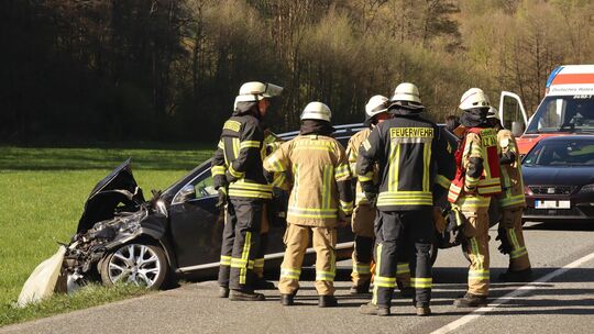 Beim Unfall am vergangenen Freitag gab es drei verletzte Personen, die ins Krankenhaus gebracht werden mussten.