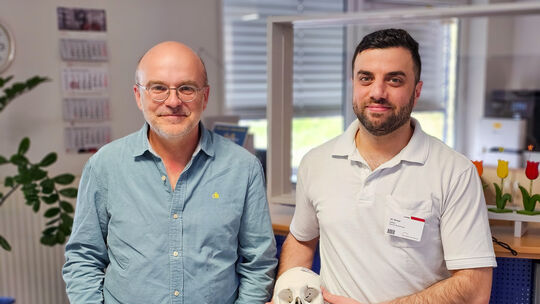 Frank Hertel (links) und Ali Ahmad, Facharzt Neurochirurgie: Hertel war von 2007 bis 2008 im Klinikum Idar-Oberstein Leiter der