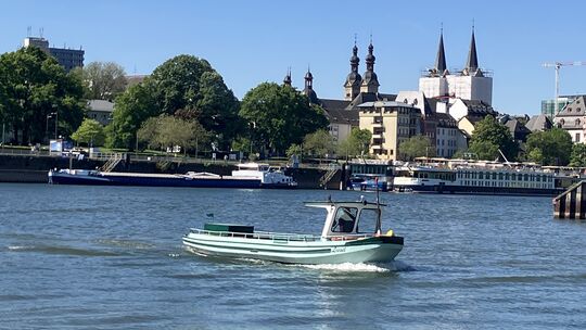 Die Liesel fährt seit 30. April wieder täglich - außer bei schlechter Sicht, heißt es auf dem Aushang. Für 2 Euro kommt man von