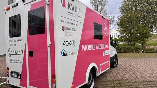 Ein umgebautes Fahrzeug beherbergt die Mobile Arztpraxis der Kassenärztlichen Vereinigung. Sie macht nun auch in Ochtendung rege