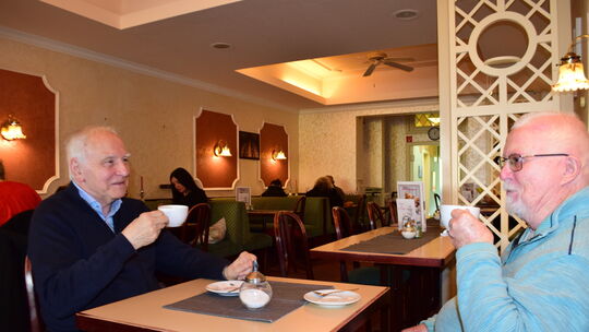 Voll war es am letzten Öffnungstag des Café Wonsyld zumindest mittags noch nicht. Die ehemaligen Lehrer am Lina-Hilger-Gymnasium