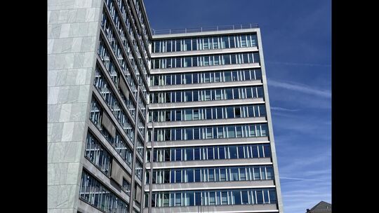 Im Mainzer Bildungsministerium soll es bei Ausschreibungen zu Manipulationen gekommen sein. Im Zentrum steht ein Abteilungsleite