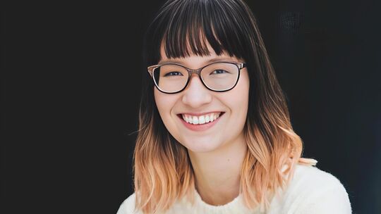 Die in Mainz lebende Autorin Elena Fischer hat mit "Paradise Garden" 2023 einen Überraschungserfolg gelandet - ihr Debütroman wi
