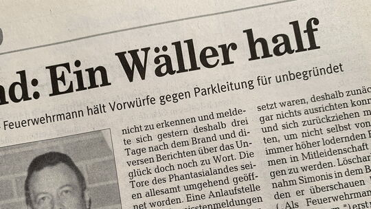 „Ein Wäller half“, titelte die Westerwälder Zeitung am 6. Mai 2001. Der Westerwälder ist Axel Simonis, stellvertretender Kreisfe