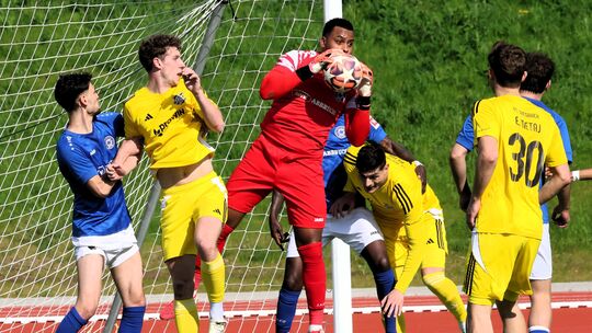 Cosmos-Keeper Josué Duverger packt wieder kraftvoll zu, bei den letzten beiden Siegen der Koblenzer stand der Mann aus Haitis WM
